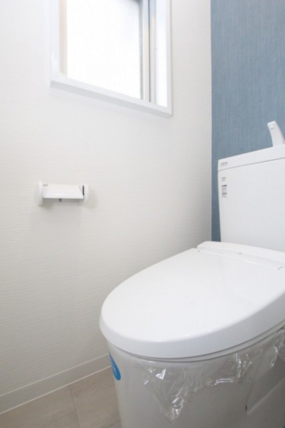 トイレはシャワートイレ付き。