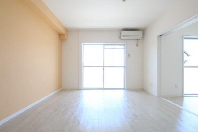 オレンジ&times;ホワイトの内装カラーで清潔感いっぱい。