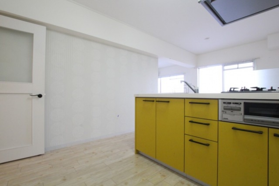 人気の対面キッチンがハッピーイエロー