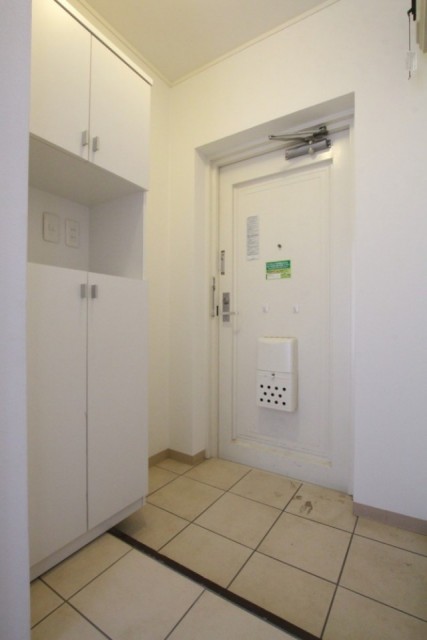 玄関には大きなシューズボックスがついています。