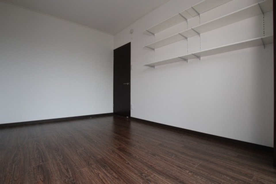 北側の5.6帖の洋室