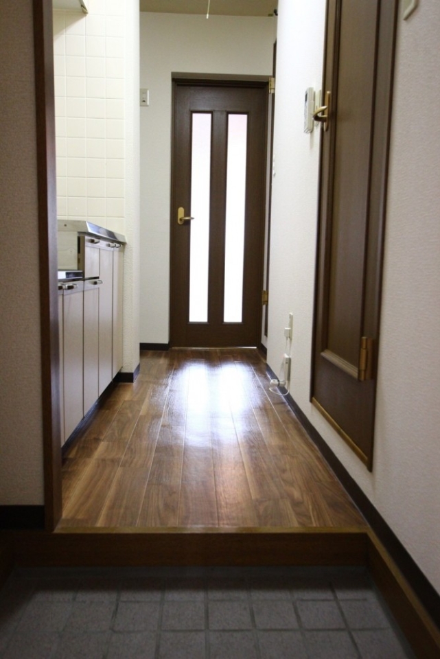 玄関入ってすぐキッチンです