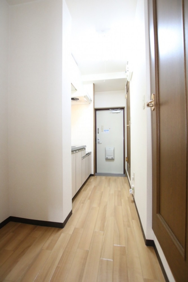 キッチンスペースの様子。3帖です。