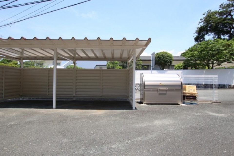 敷地内にゴミ捨て場