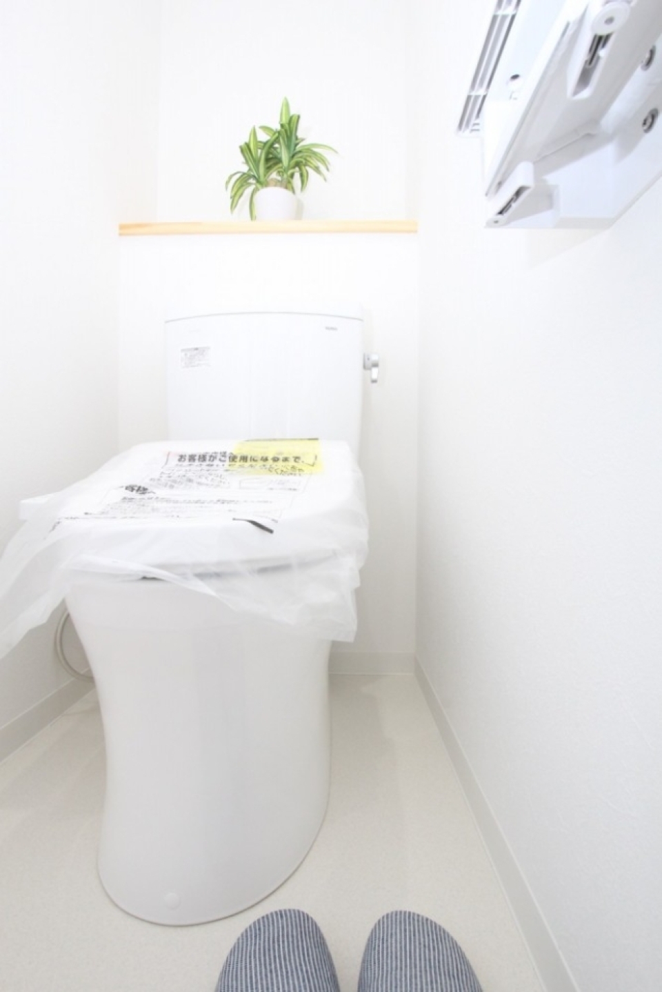 ウォシュレット付きトイレ
※備品はイメージです
