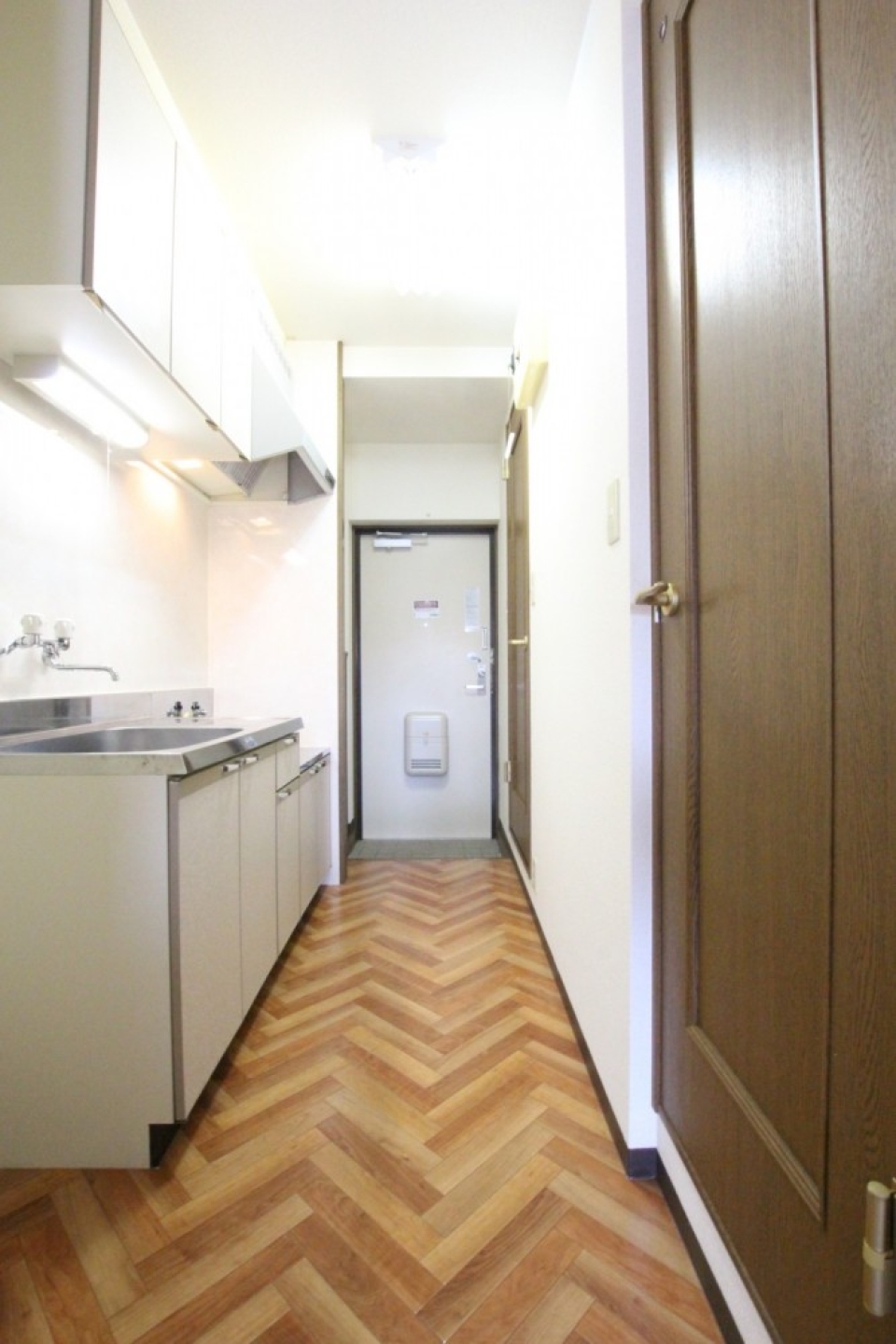 玄関からもＨerringboooooone。