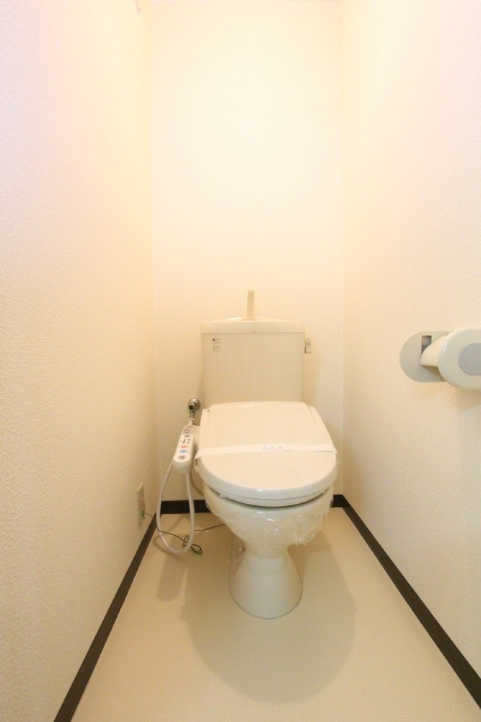 トイレはシャワー付き。