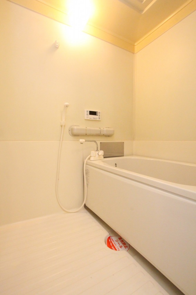 お風呂はスタンダードなタイプ。