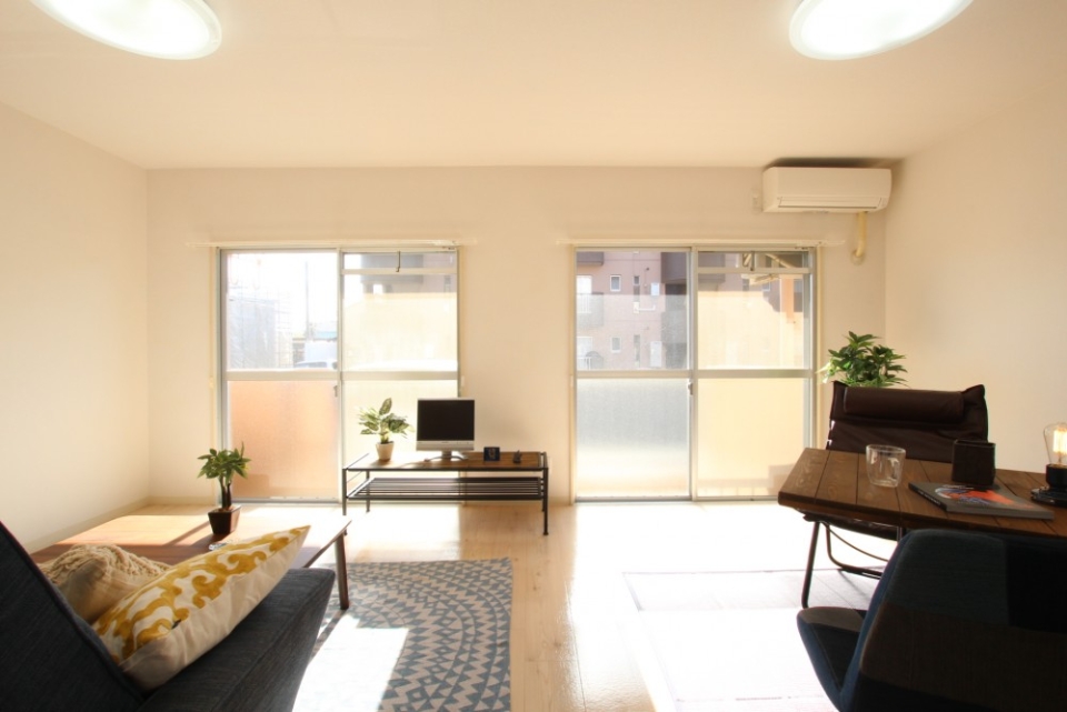 採光もバッチリ！窓の外はバルコニーです。