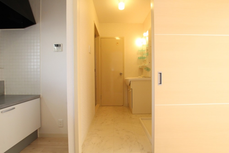 脱衣所とキッチンも壁で仕切られてます！