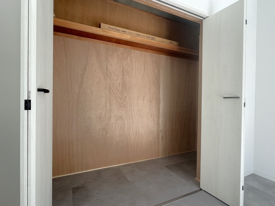 おおきなクローゼット付き！写真よりも奥行があります。