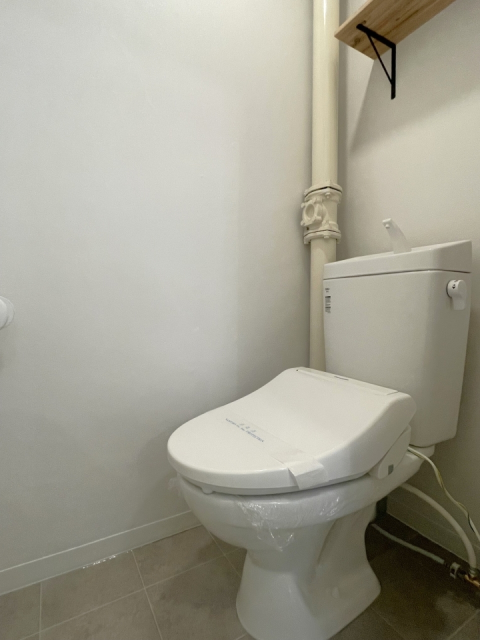 トイレには収納棚付き