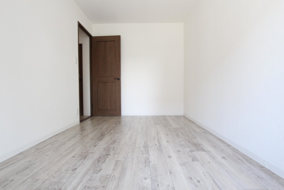 こちらは寝室スペース。ん～特に説明は不要ですね。