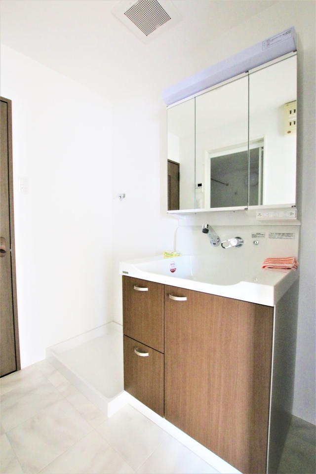 収納機能ばっちりの洗面脱衣所。