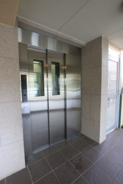 エレベーターがあるので引っ越しの時もラクラク。