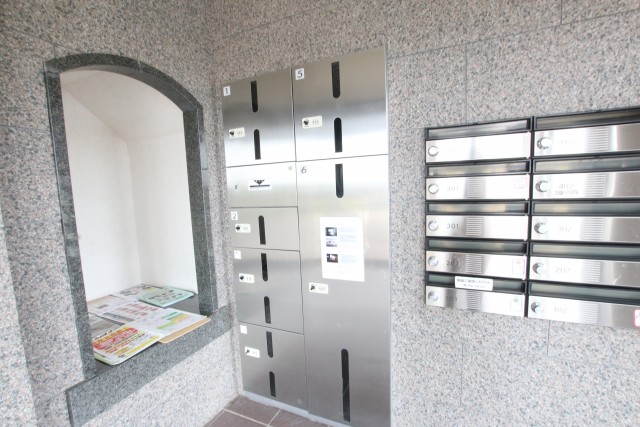 便利な宅配ボックス付いています。