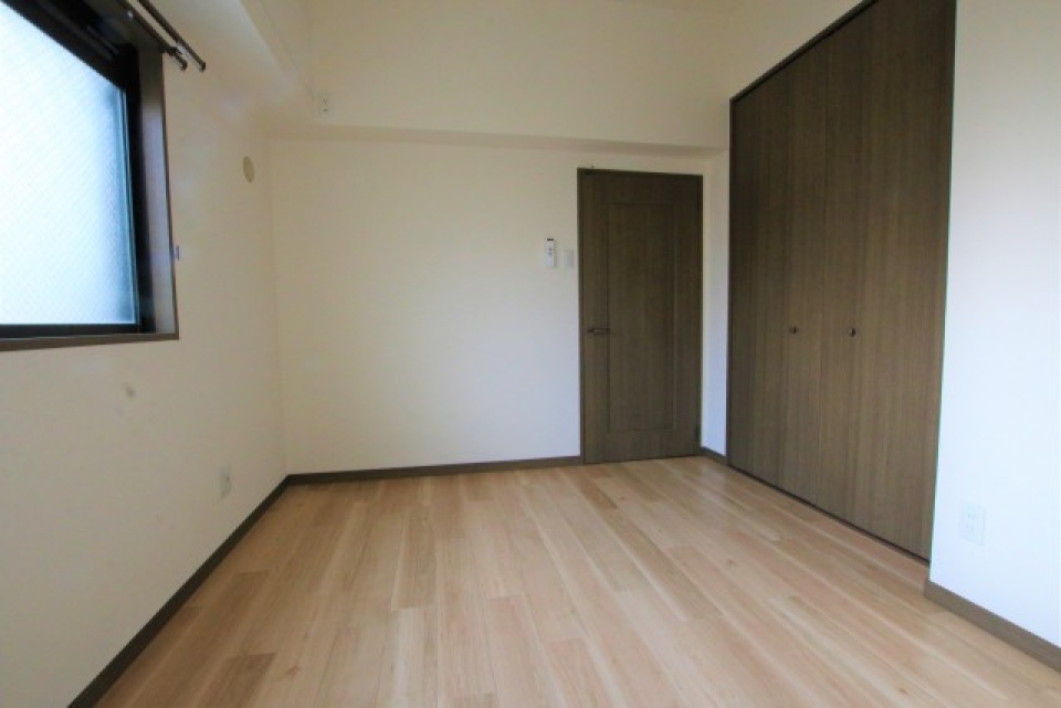 洋室6帖。クローゼット付いています。