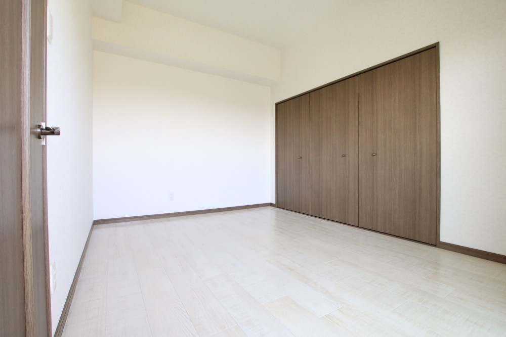 6.3帖の洋室。シンプルなデザインのお部屋。