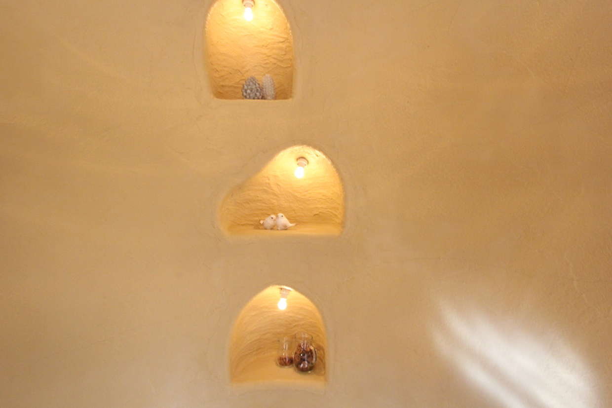 ニッチからの温かい光で空間もほっこり。