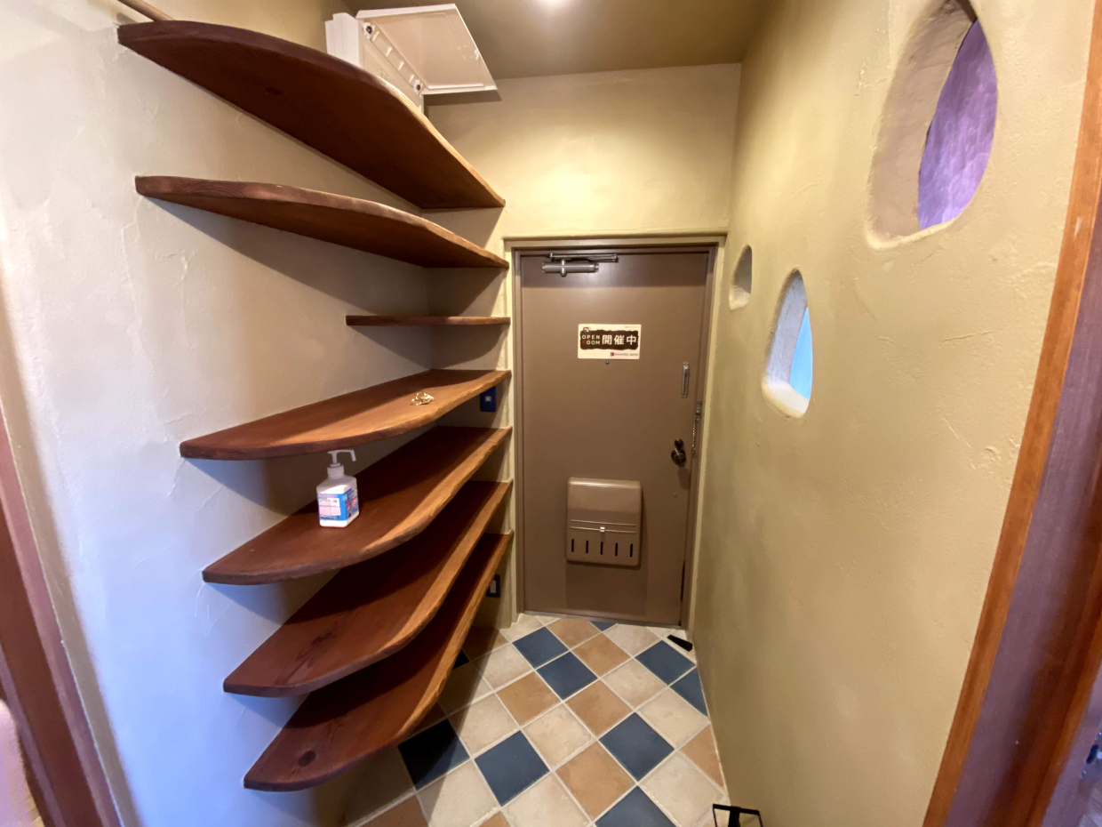 玄関も抜かりなく。