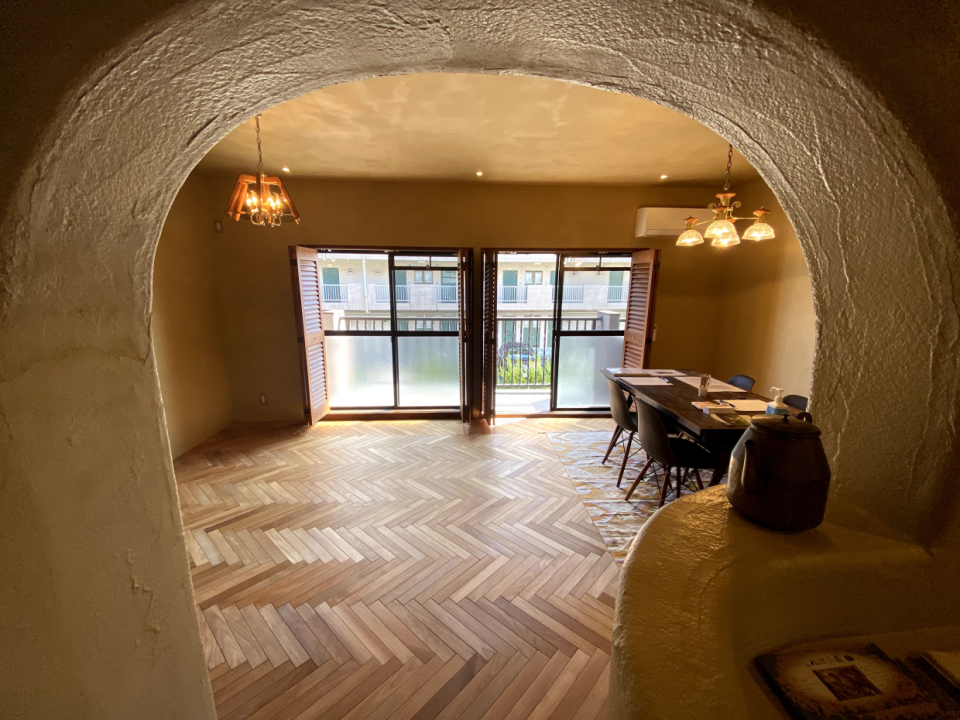 この角度、かなり洞窟感。