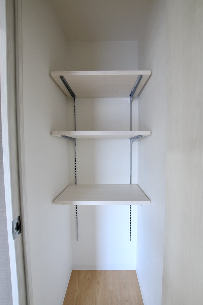 キッチン傍にある収納。サイズは64&times;73です