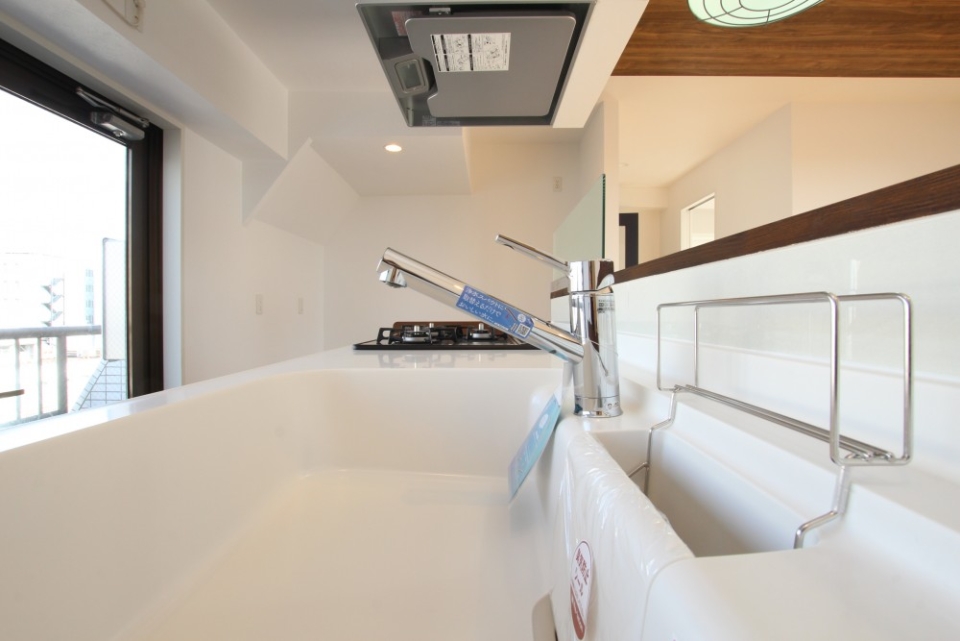 キッチンはクリナップ社製のシステムキッチン。