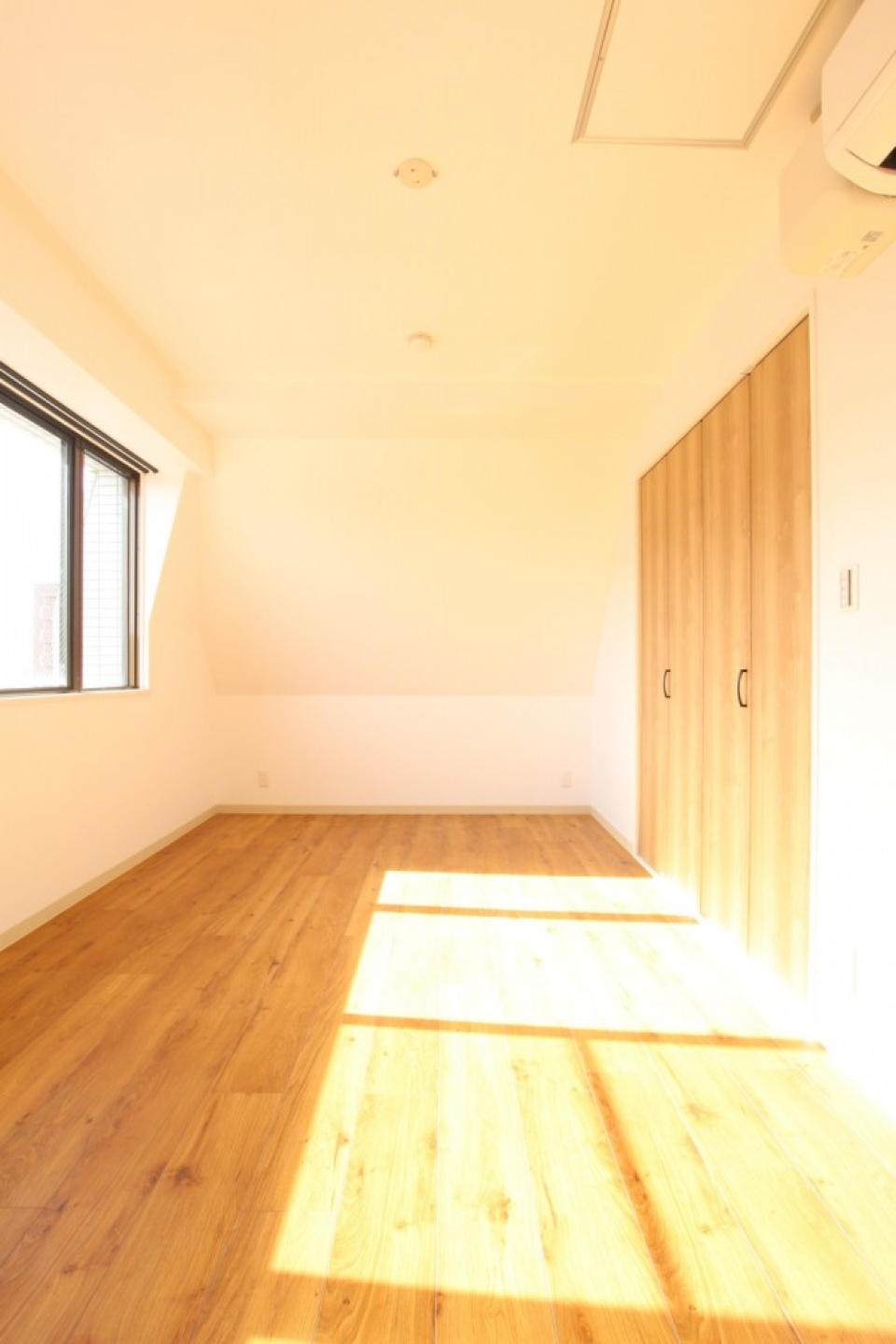 寝室もこの日当たり、箱型のお部屋で使いやすい。