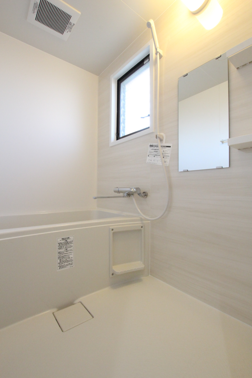 浴室にも大きな換気窓