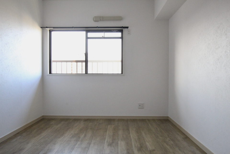 このお部屋には採光窓があります