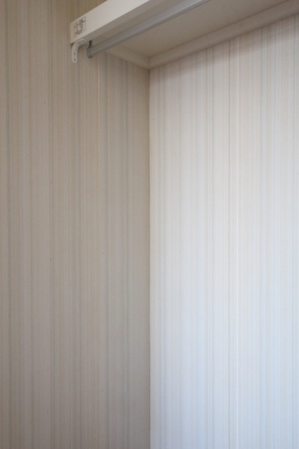 収納内のクロスはさりげないストライイプ