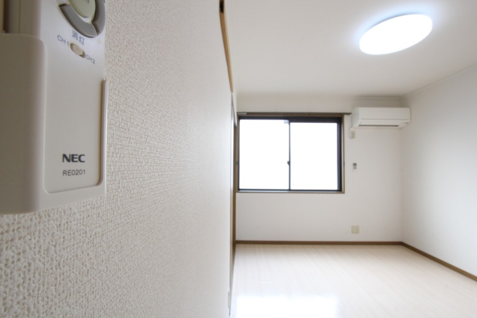 なんともラッキー、寝室にもエアコン付き。