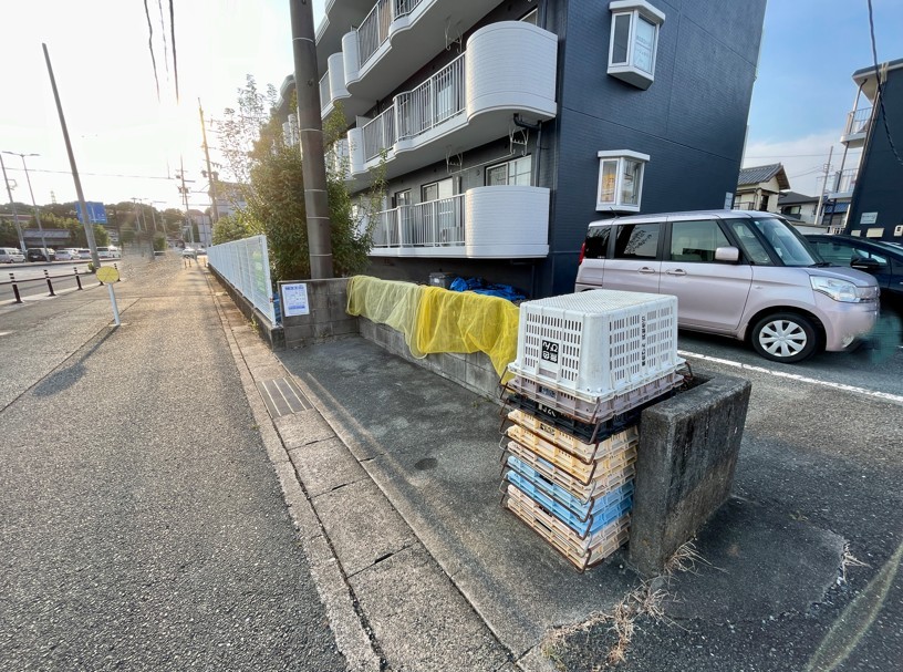 敷地内ゴミ置き場があるので忙しい朝でも安心