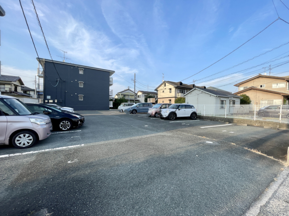 駐車場も広々としています