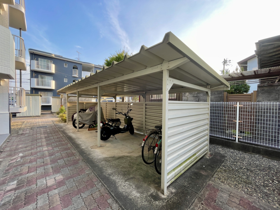 駐輪場は屋根付き