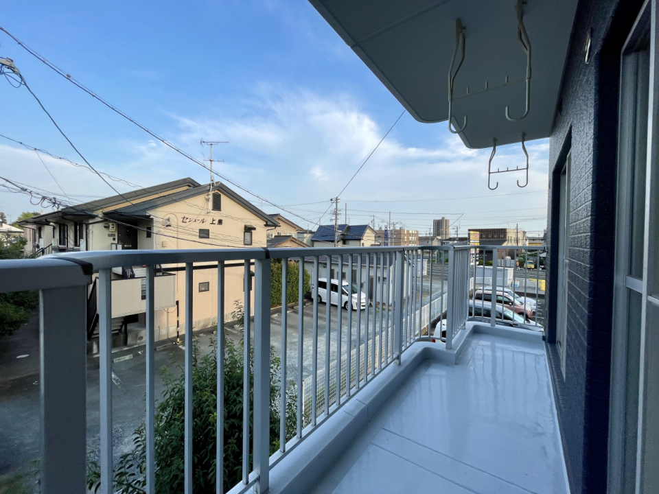 バルコニーは広々していて洗濯物もたっぷり干せそう