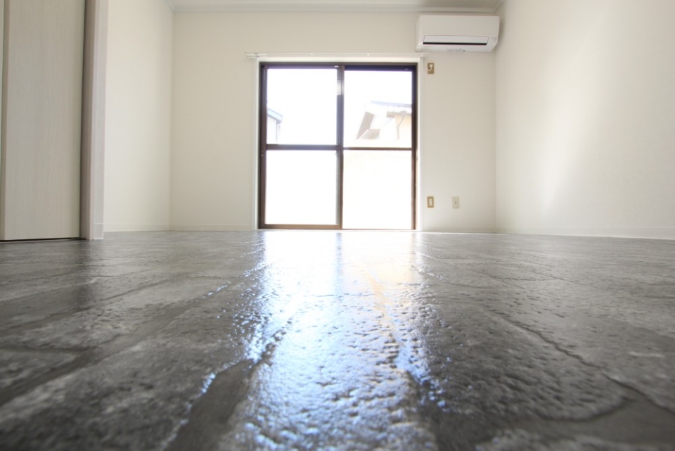 石畳フロアがインパクト大。