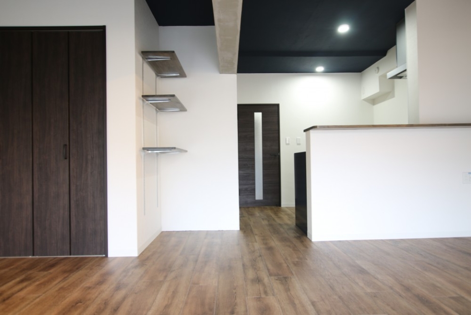 シックなトーンにフルリノベーション