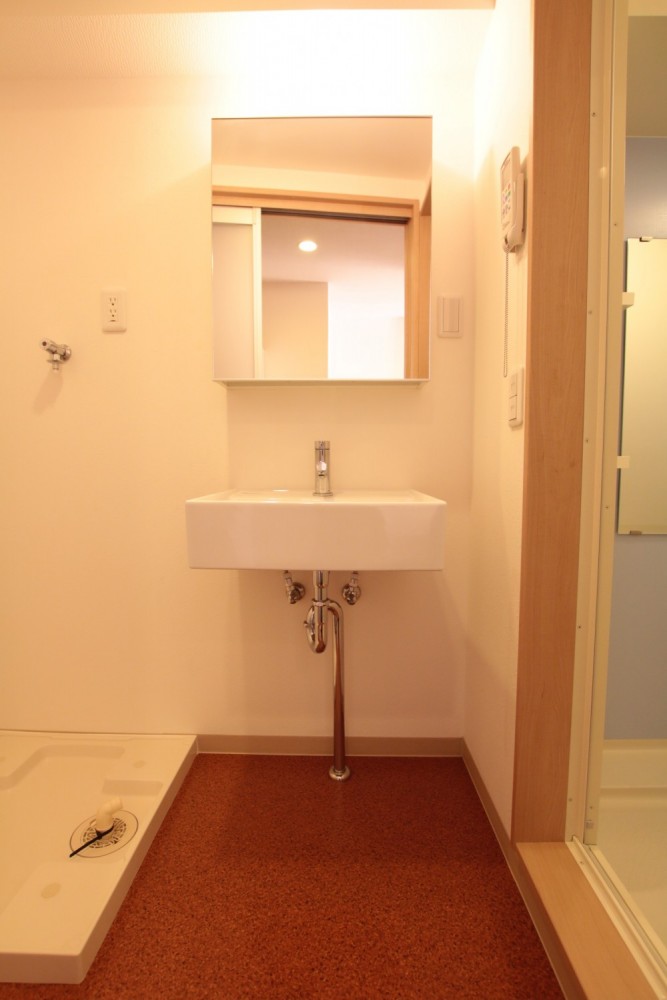 洗面台。鏡が大き目でメイクもしやすい