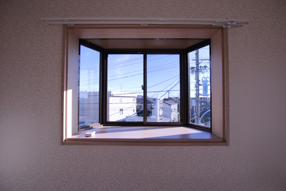 角部屋なので出窓があります
。観葉植物とか置こうかな？
