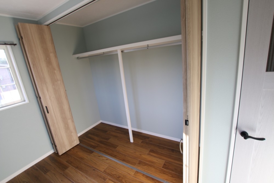 クローゼットは２畳分くらいあってかるめのウォークイン