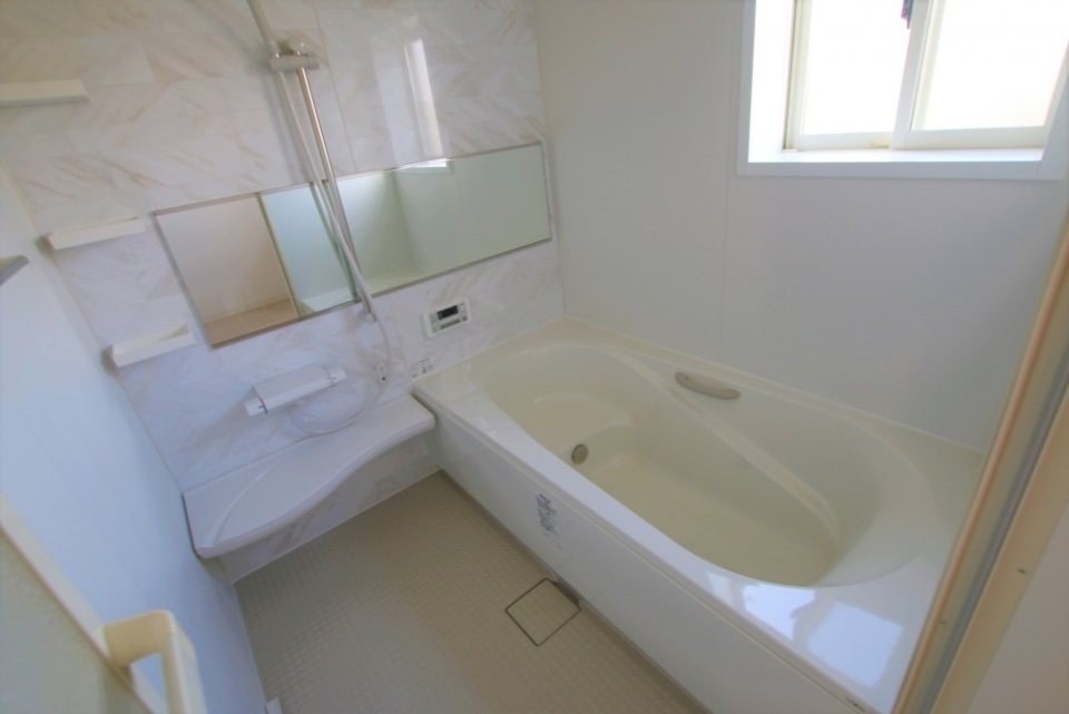 大理石っぽい壁が高級感を演出してくれます