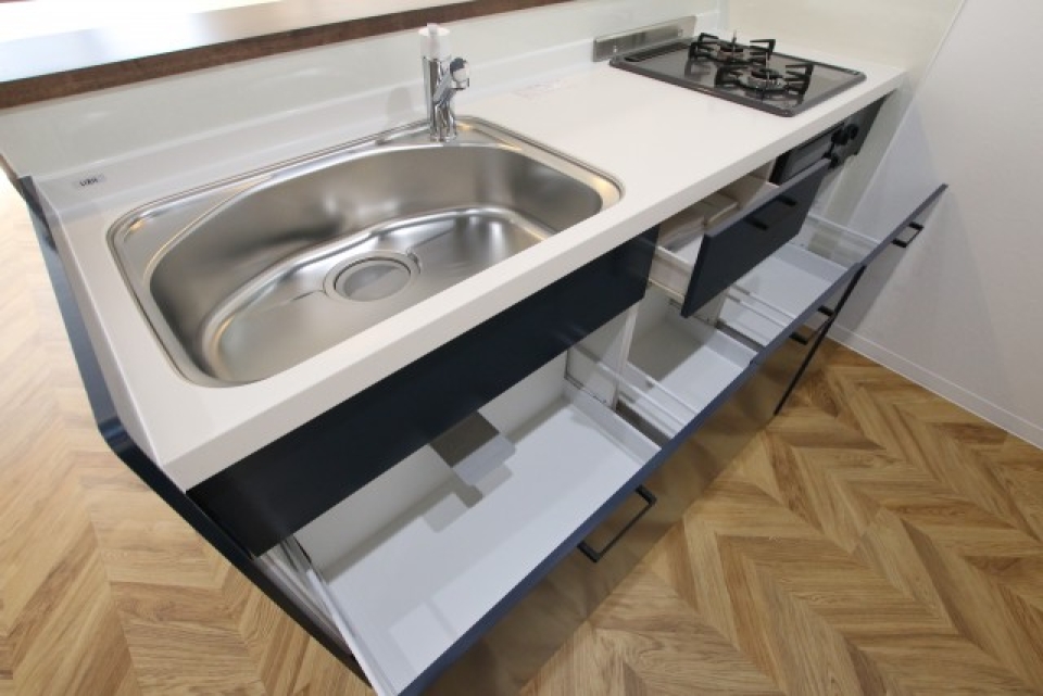 大きなシンクに収納までバッチリ！