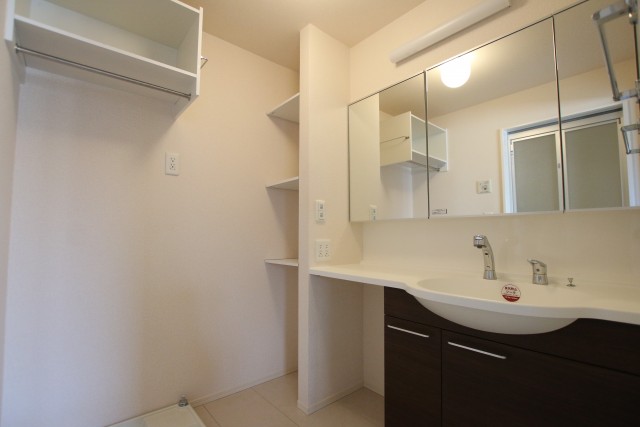 ホテルの様な広々洗面所。