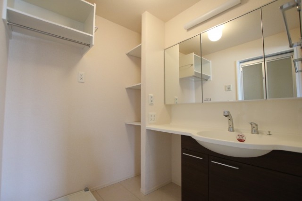 ホテルの様な広々洗面所。