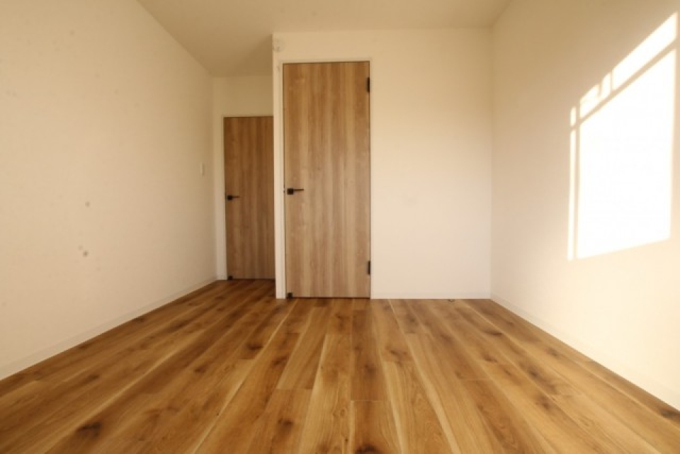 こちらは5帖の洋室