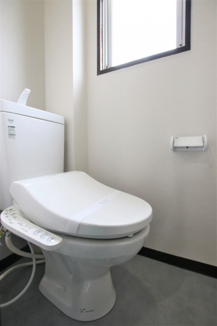 トイレ。窓がついてるので換気できます。