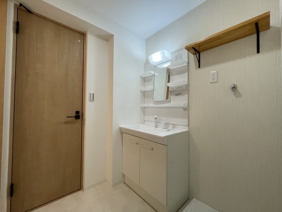 清潔感のある洗面脱衣所。