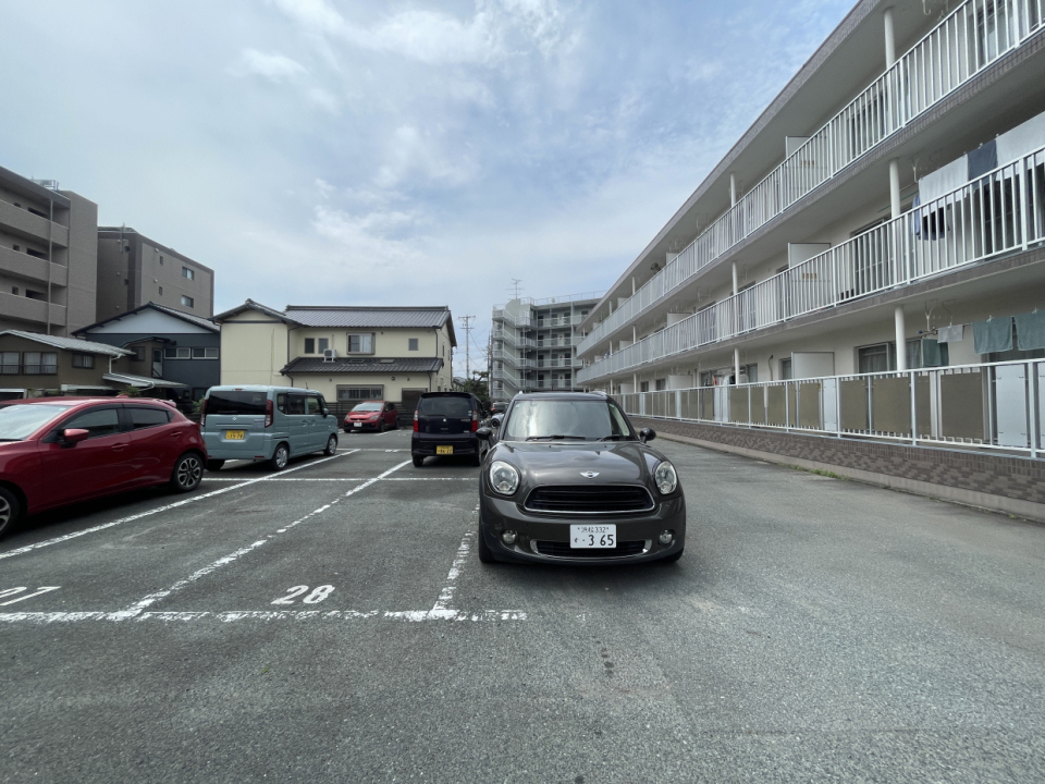 敷地内駐車場１台無料です