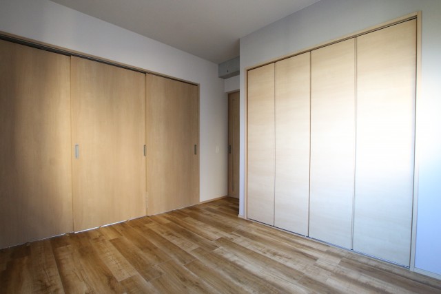 仕切りを閉めると。